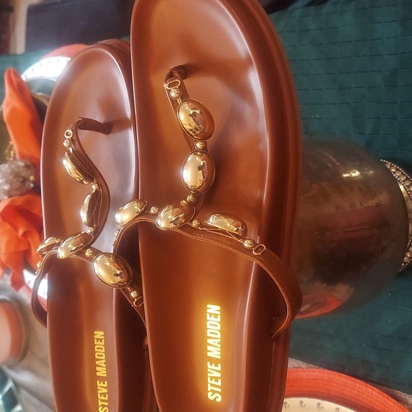 Steve Madden Tan Sandals with Silver Accents - Picture 3 of 7